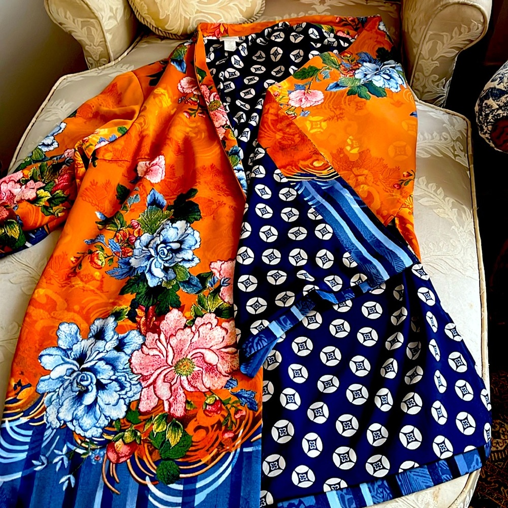 This is a beautiful, one of a kind piece. Kimono style. Kick things up a notch!